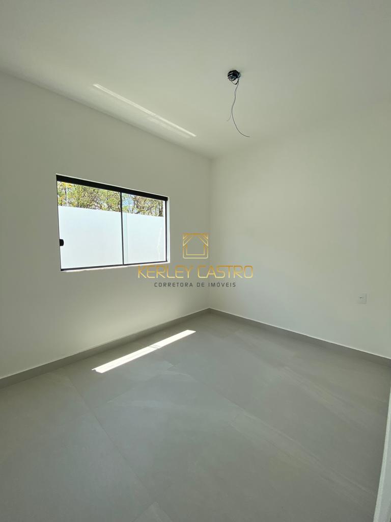 VENDO LINDAS CASA NO PORTAL DA SERRA, COM TRÊS OU DOIS QUARTOS 